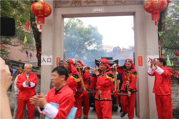 “大步巡游”进入倒计时 万人宴冲击吉尼斯世界纪录